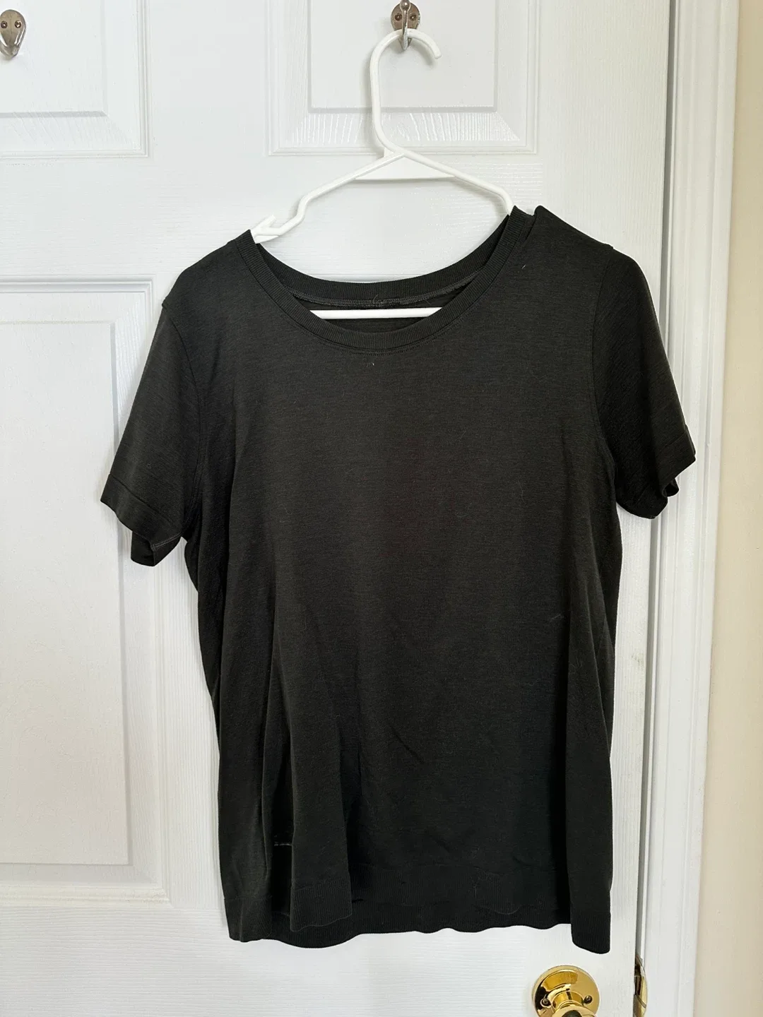 Lululemon Dark Green T-Shirt - Size 8 thumbnail