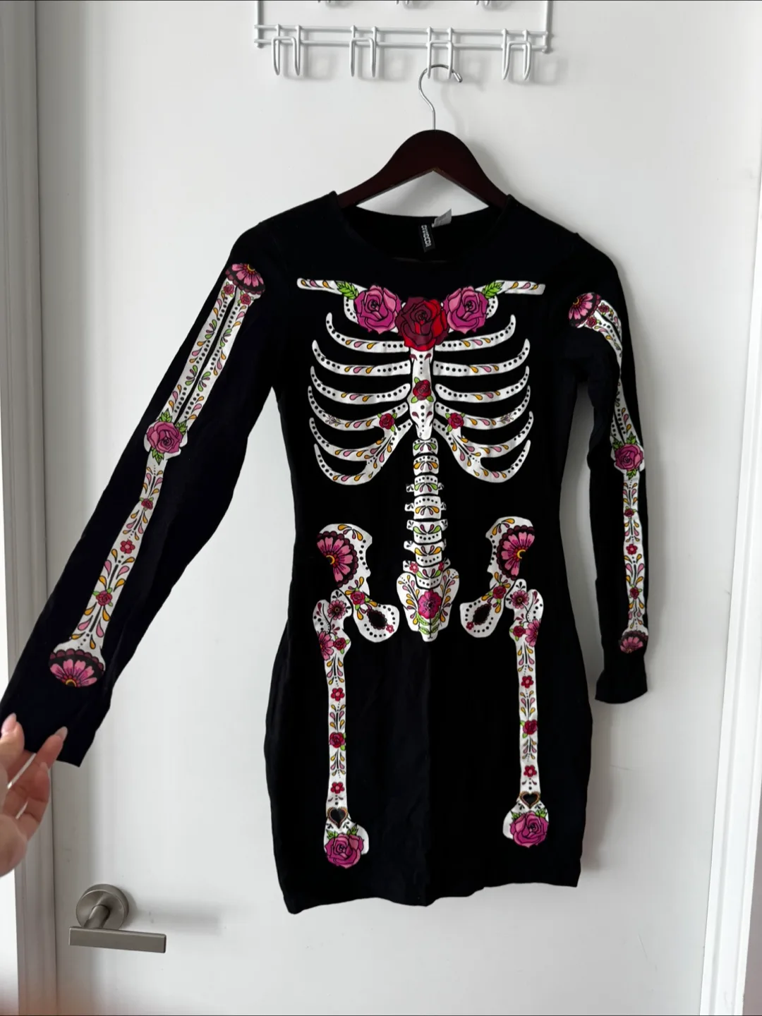 Halloween/Dia de muerte Black Skeleton Rose Dress - Size 4 thumbnail