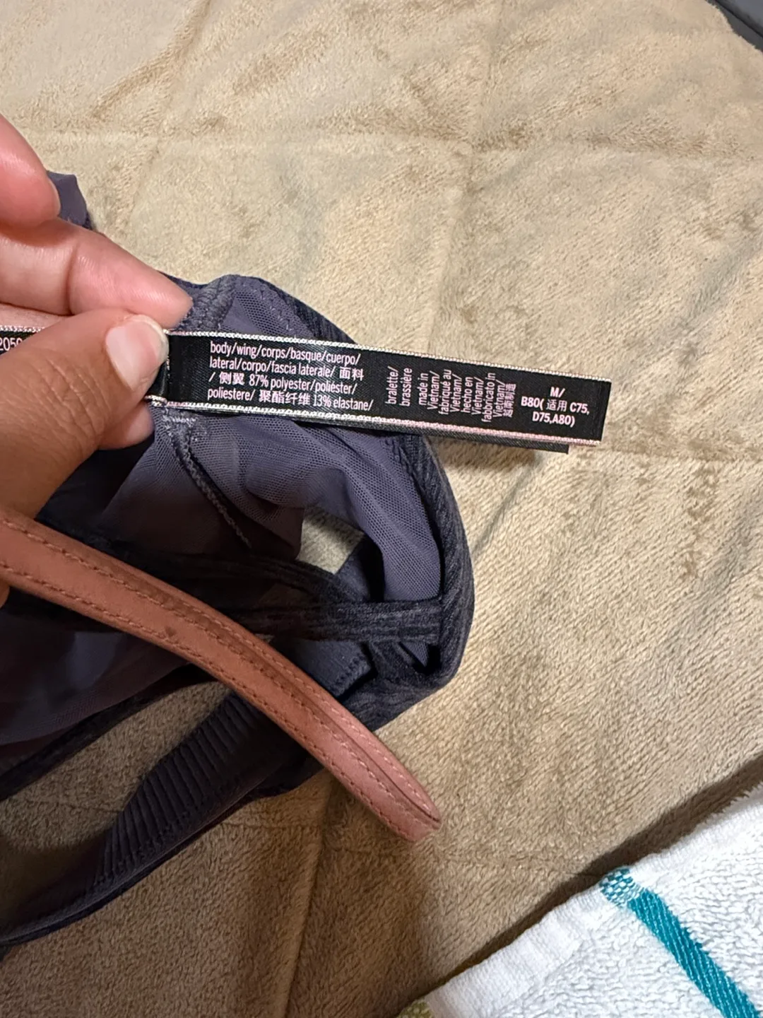 Victoria's Secret Medium Sports Bra - New with Tags! image indicator(4)