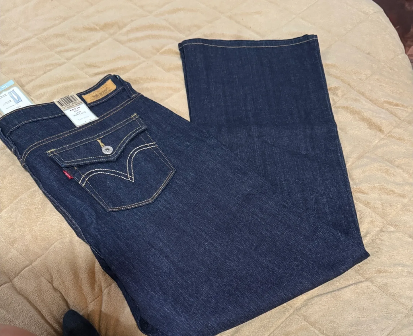 NWT Levi's 545 Low Boot Cut Jeans - Size 14 Medium image indicator(2)