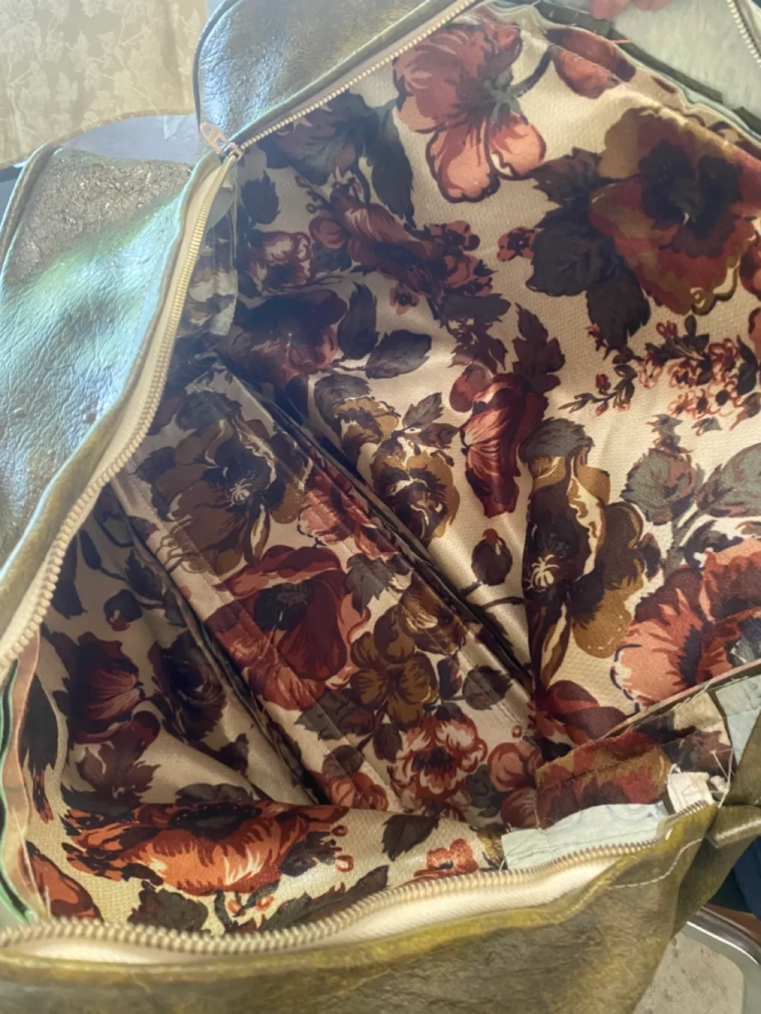 Vintage Leather-Look Handbag image indicator(2)