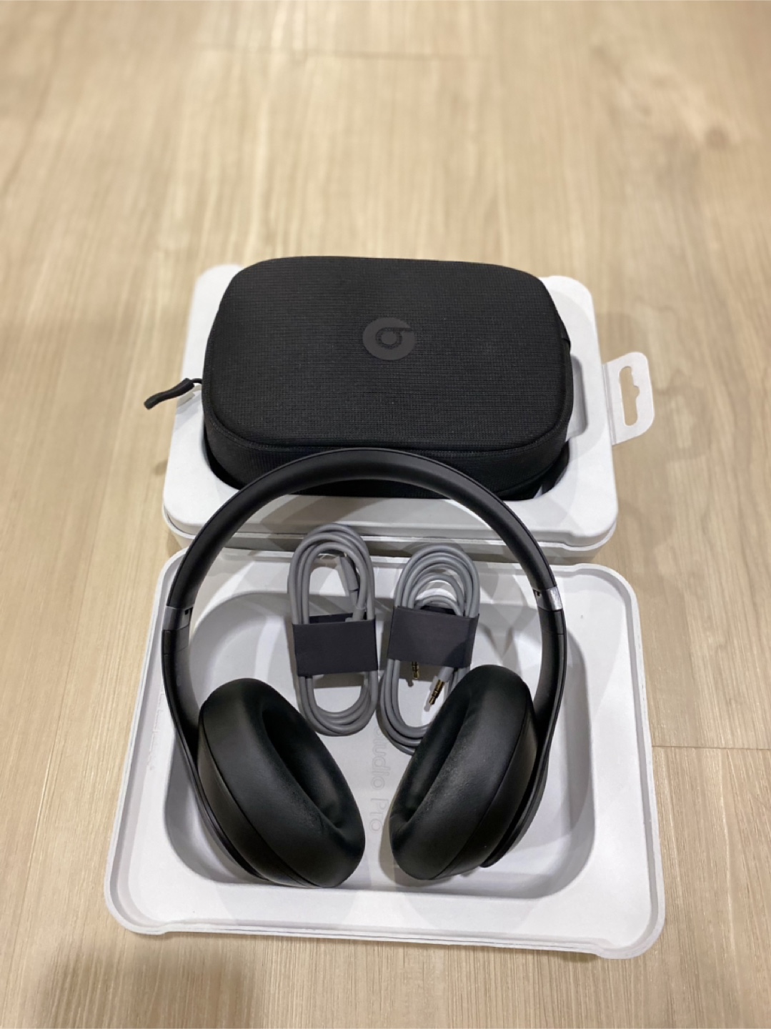 Beats Studio Pro Black Headphones with Box - photo 2