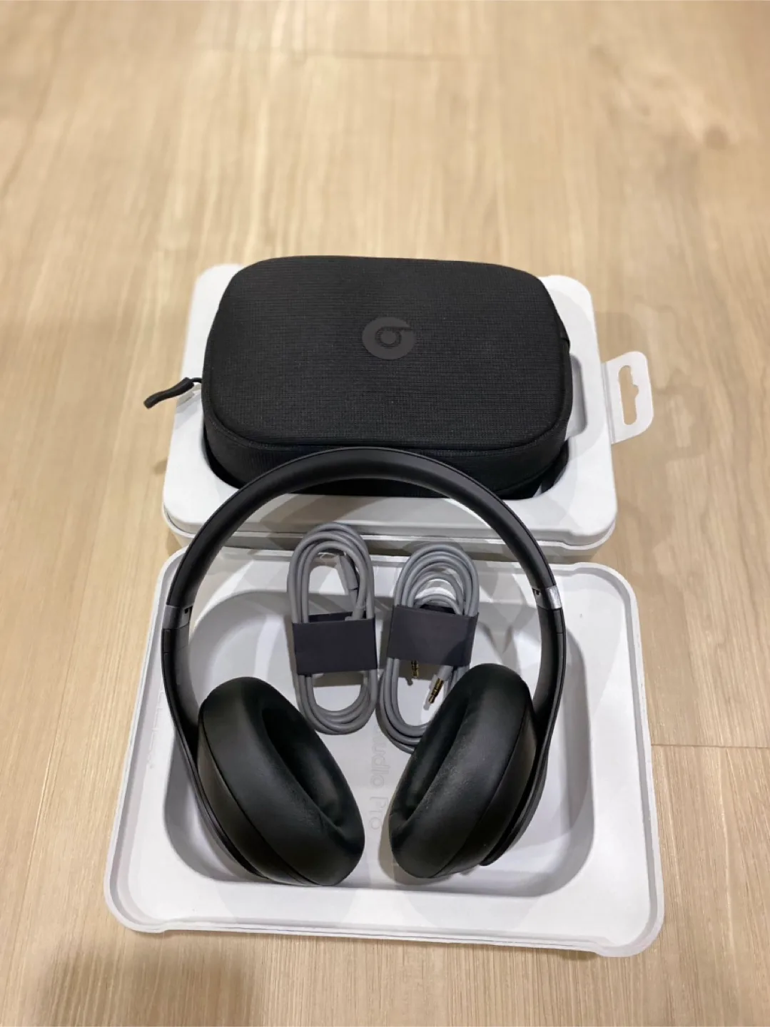 Beats Studio Pro Black Headphones with Box image indicator(2)