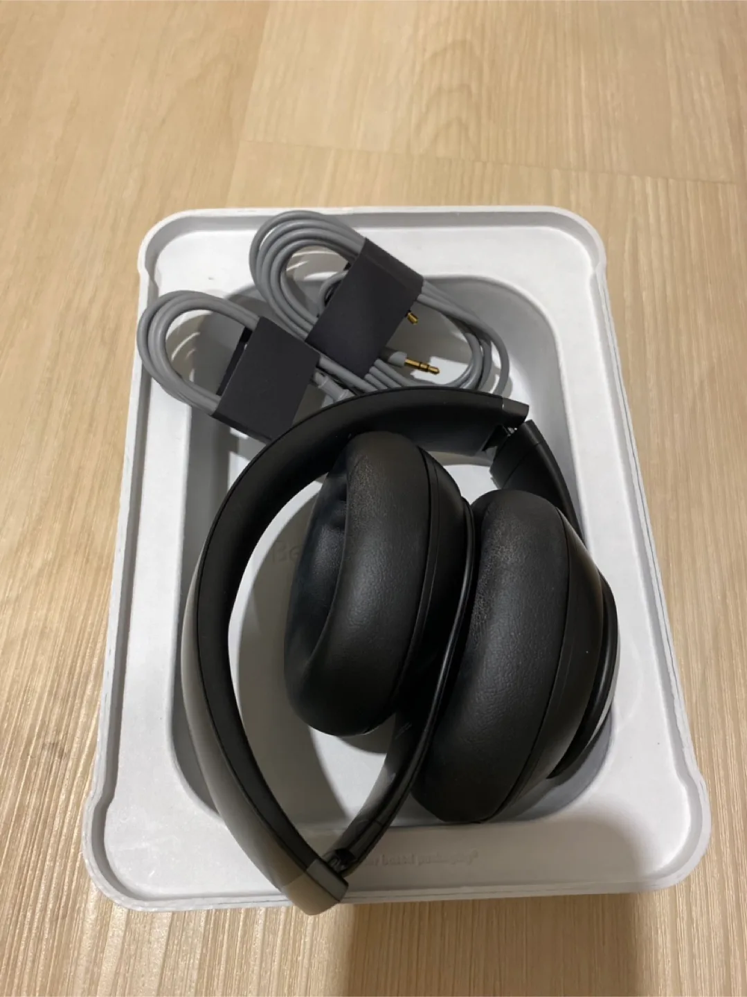 Beats Studio Pro Black Headphones with Box image indicator(4)