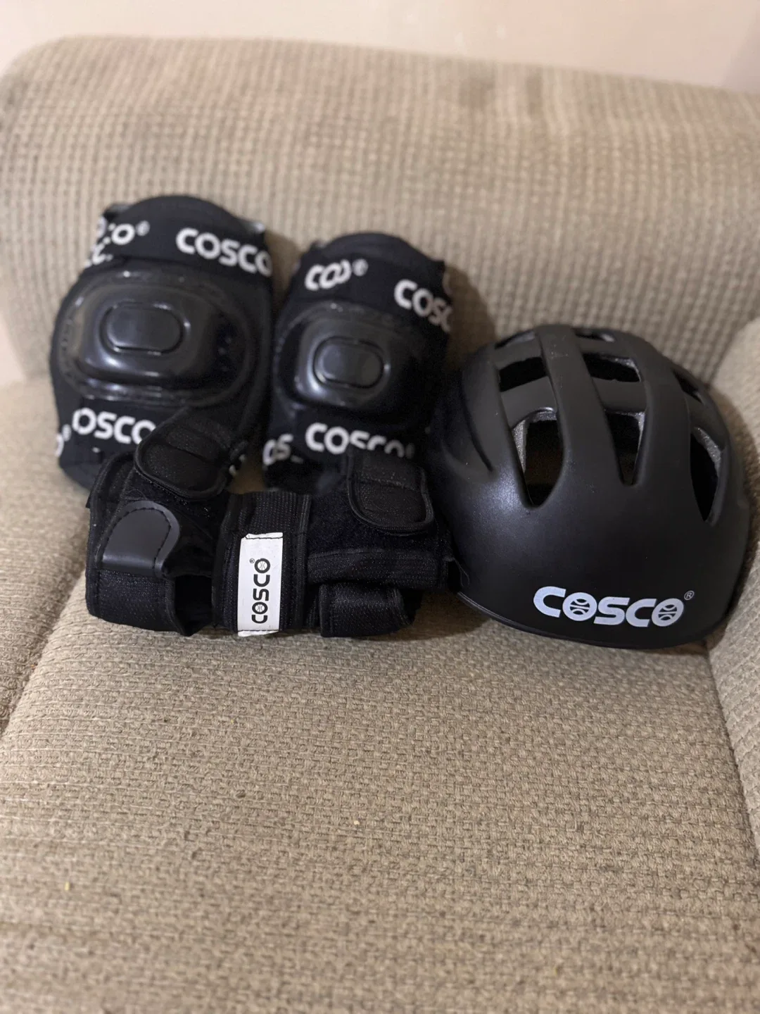 Cosco Defender Skating Protective Set - Senior - Black thumbnail