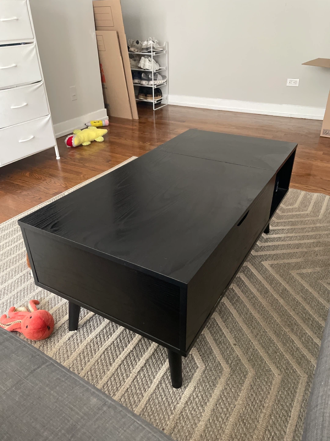 Lifting coffee table