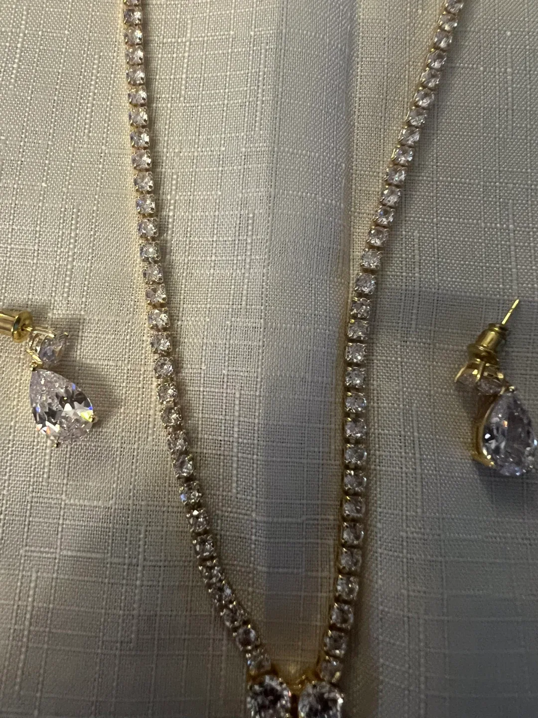 Gold Tone Necklace and Earrings Set image indicator(3)