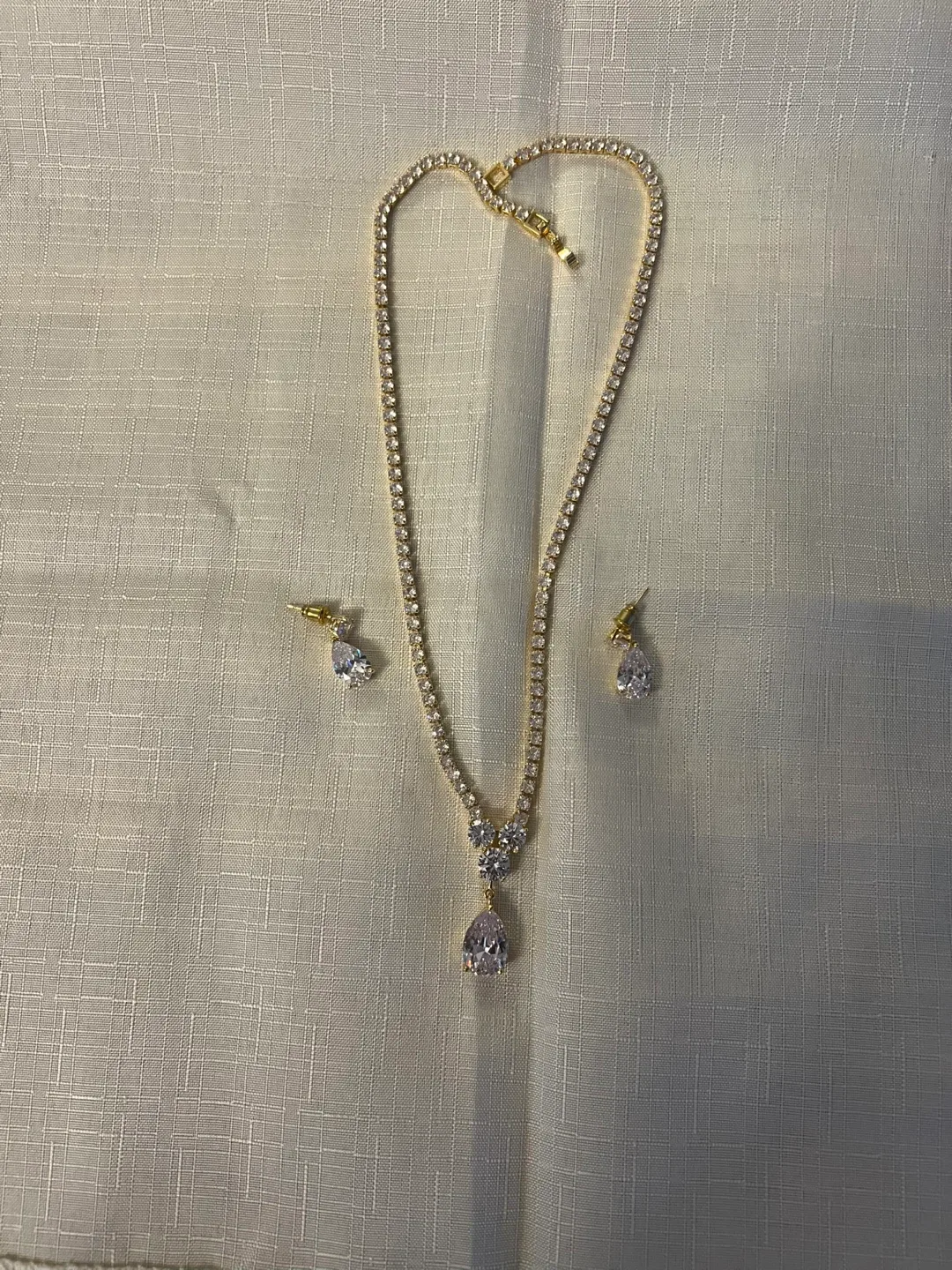 Gold Tone Necklace and Earrings Set image indicator(5)