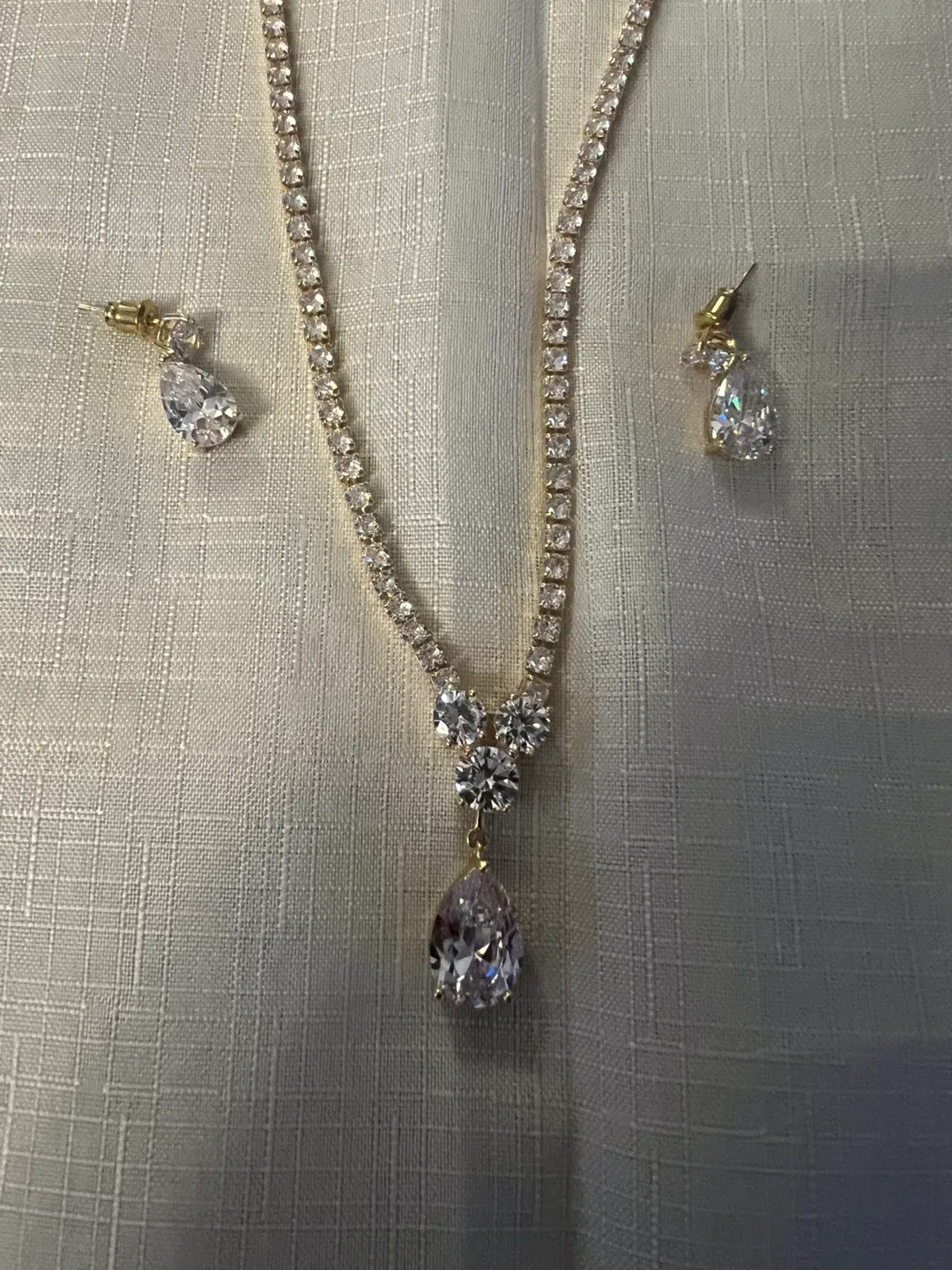 Gold Tone Necklace and Earrings Set image indicator(9)