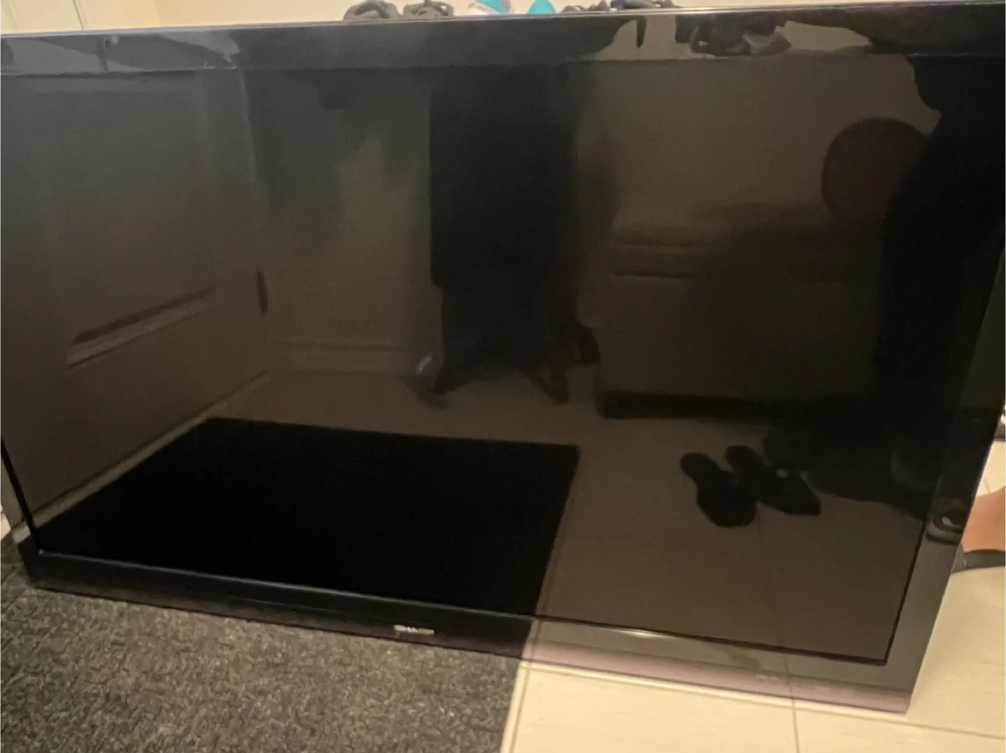 Sharp LC-52LE700UN 52" LCD TV thumbnail