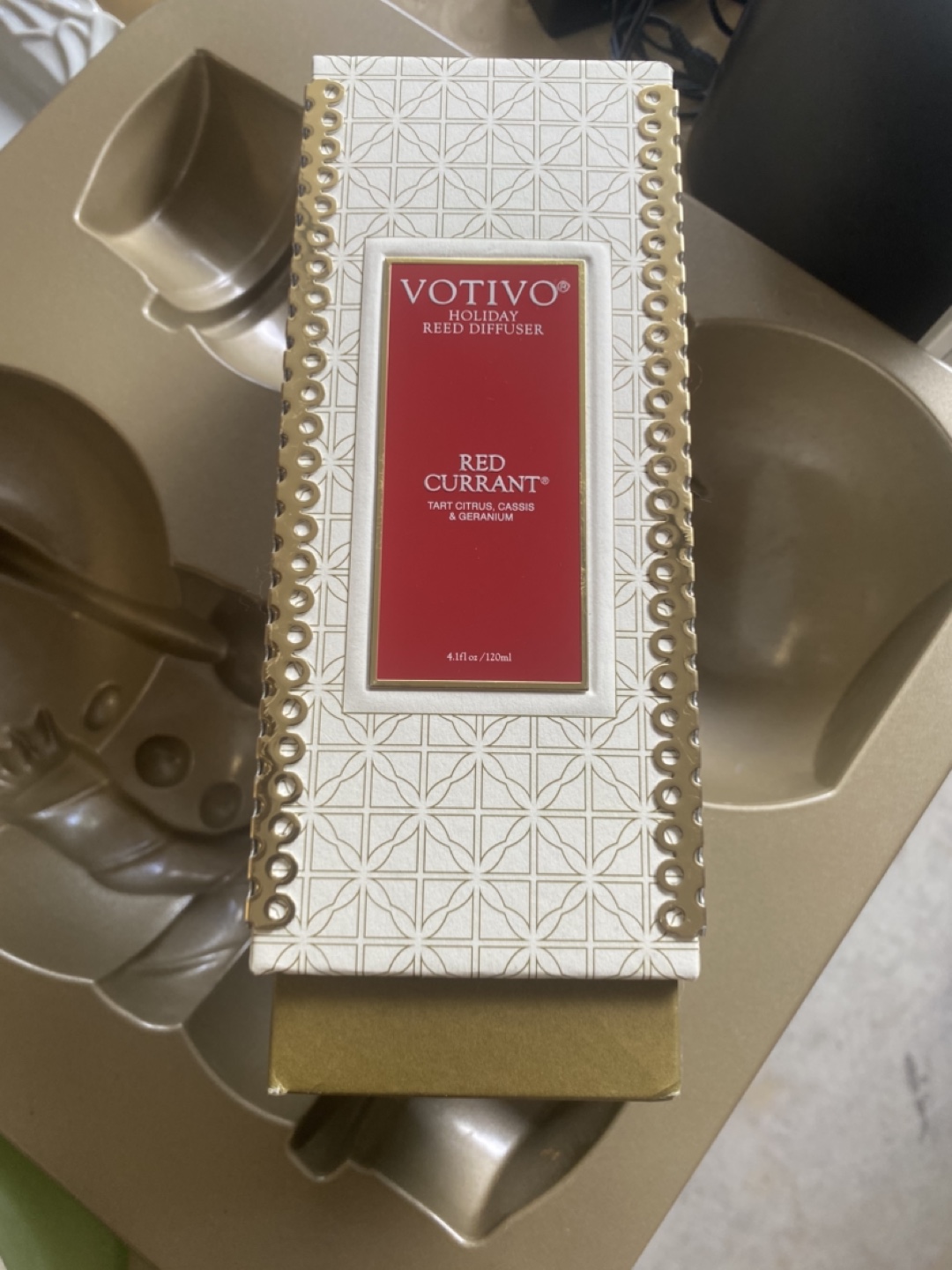 Votivo Red Currant Holiday Reed Diffuser - photo 3