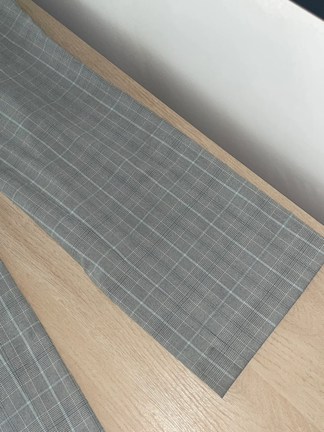 Uniqlo Gray Plaid Trousers (Size M) image indicator(2)