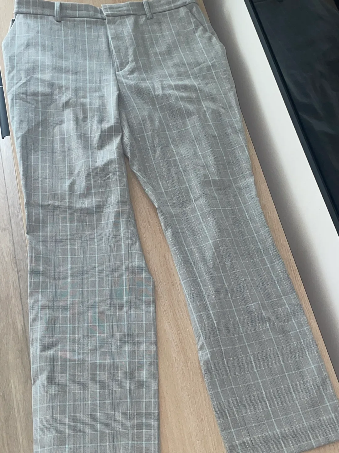 Uniqlo Gray Plaid Trousers (Size M) image indicator(3)