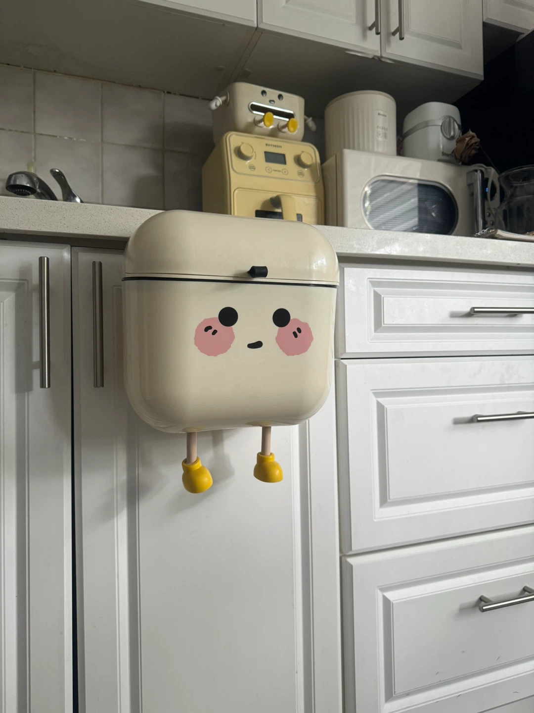 Cute Hanging Garbage Bin