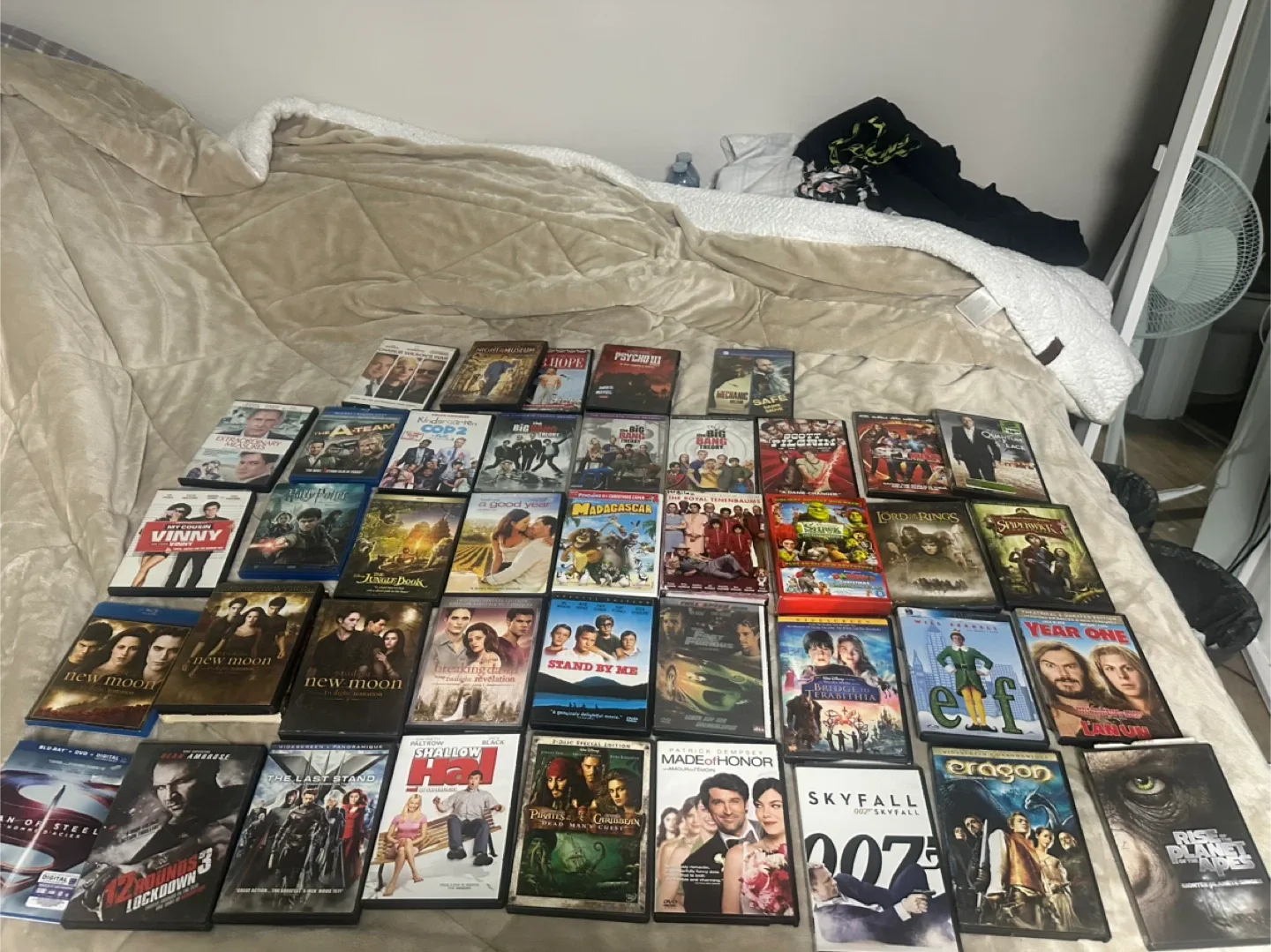 DVD Movie Bundle image indicator(4)