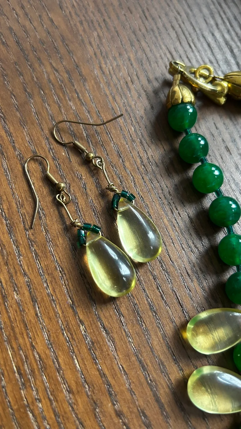 Green Beaded Necklace and Earrings Set image indicator(3)