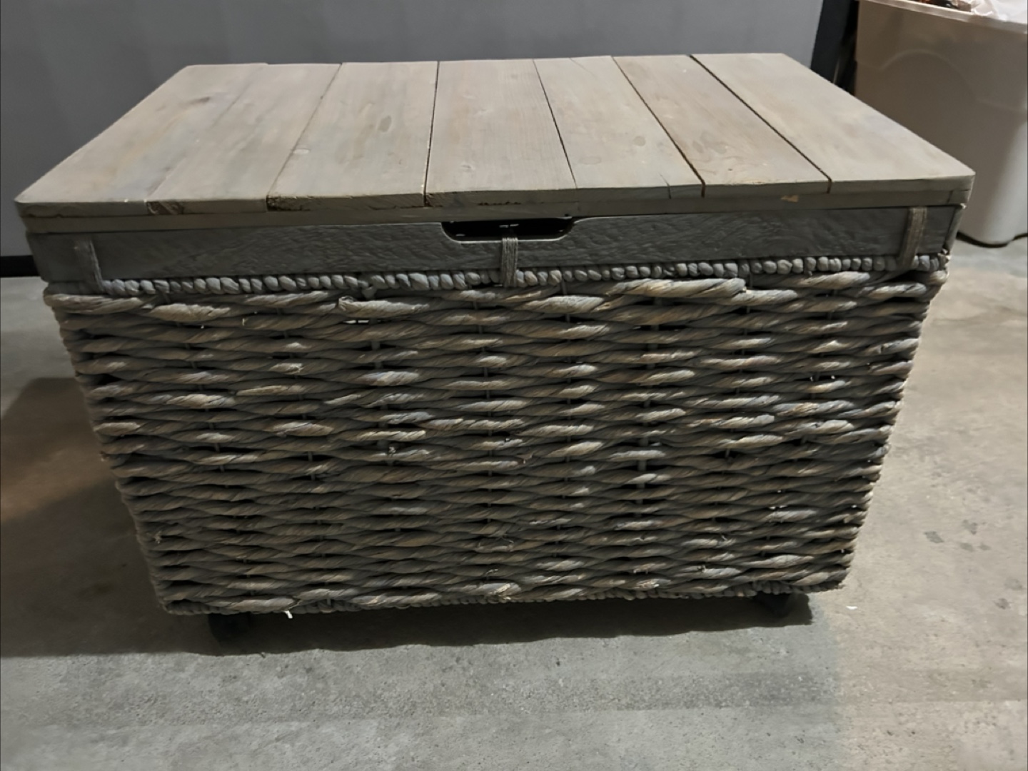 Wicker Storage Trunk with Wooden Lid - photo 2