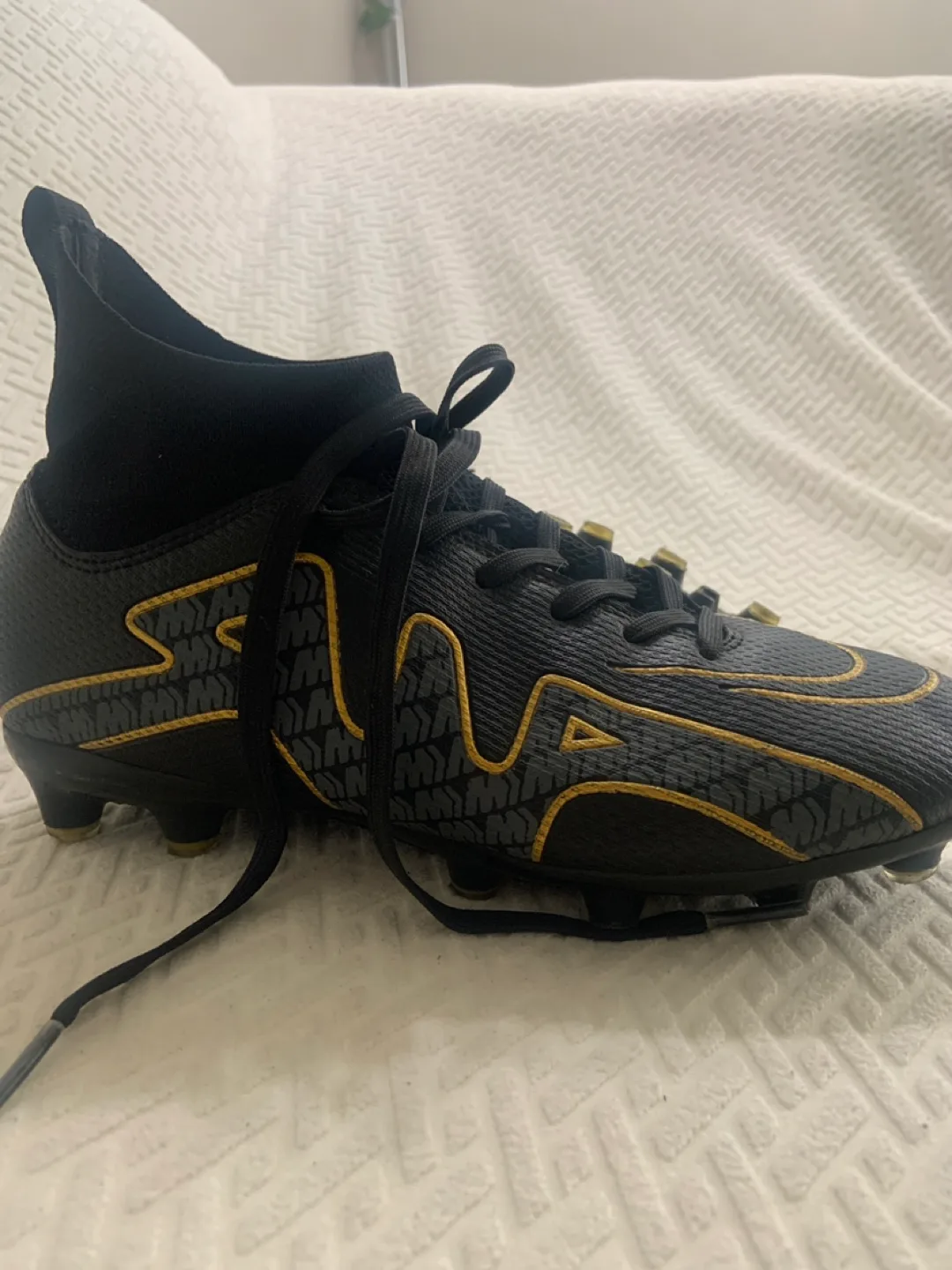 Youth Soccer Cleats - Size 5 image indicator(2)