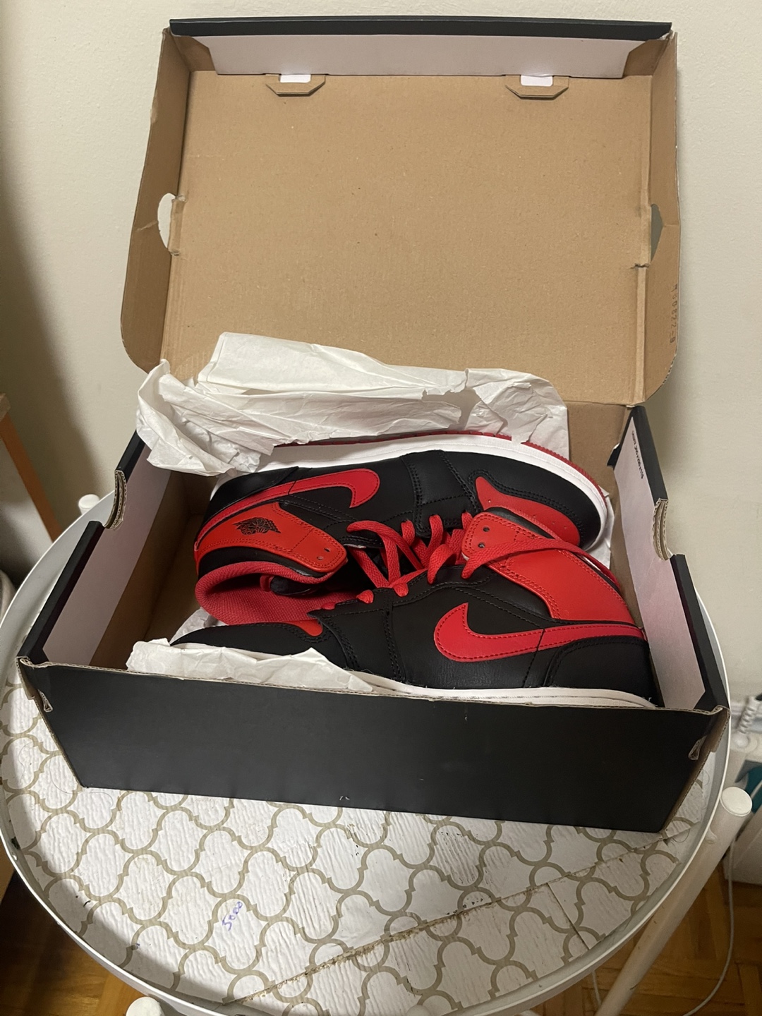 Air Jordan 1 Mid (GS) Black/Red Size 6.5Y