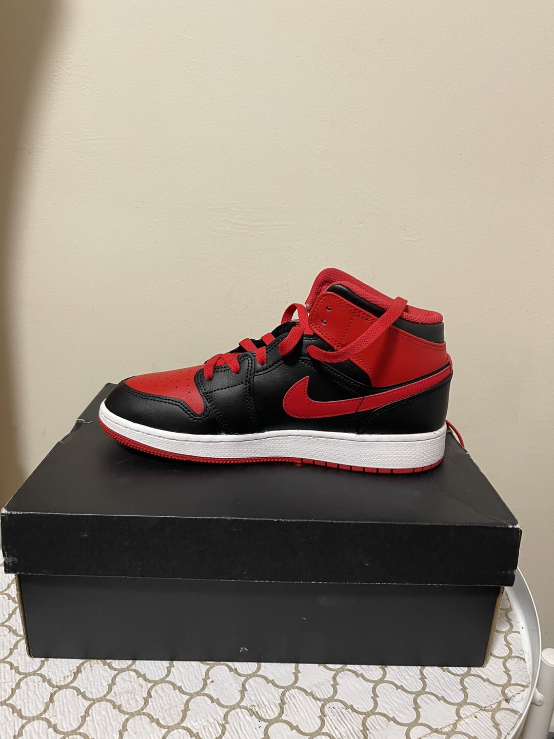 Air Jordan 1 Mid (GS) Black/Red Size 6.5Y - photo 2