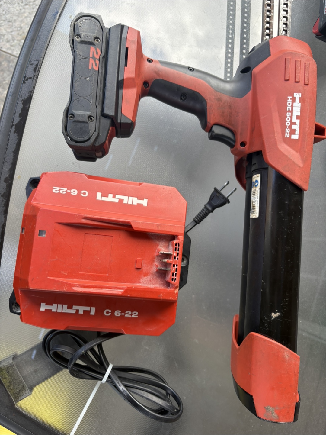 Hilti HDE 500-22 Dispenser with Charger - photo 5