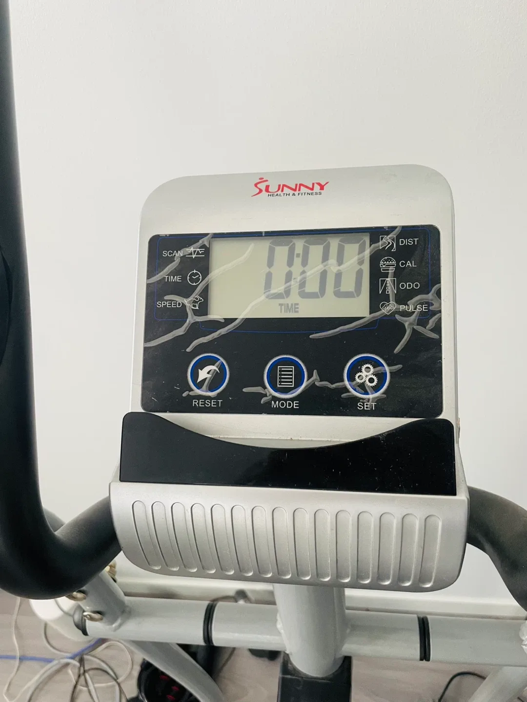 Sunny Health & Fitness SF-E3628 Elliptical Machine image indicator(4)