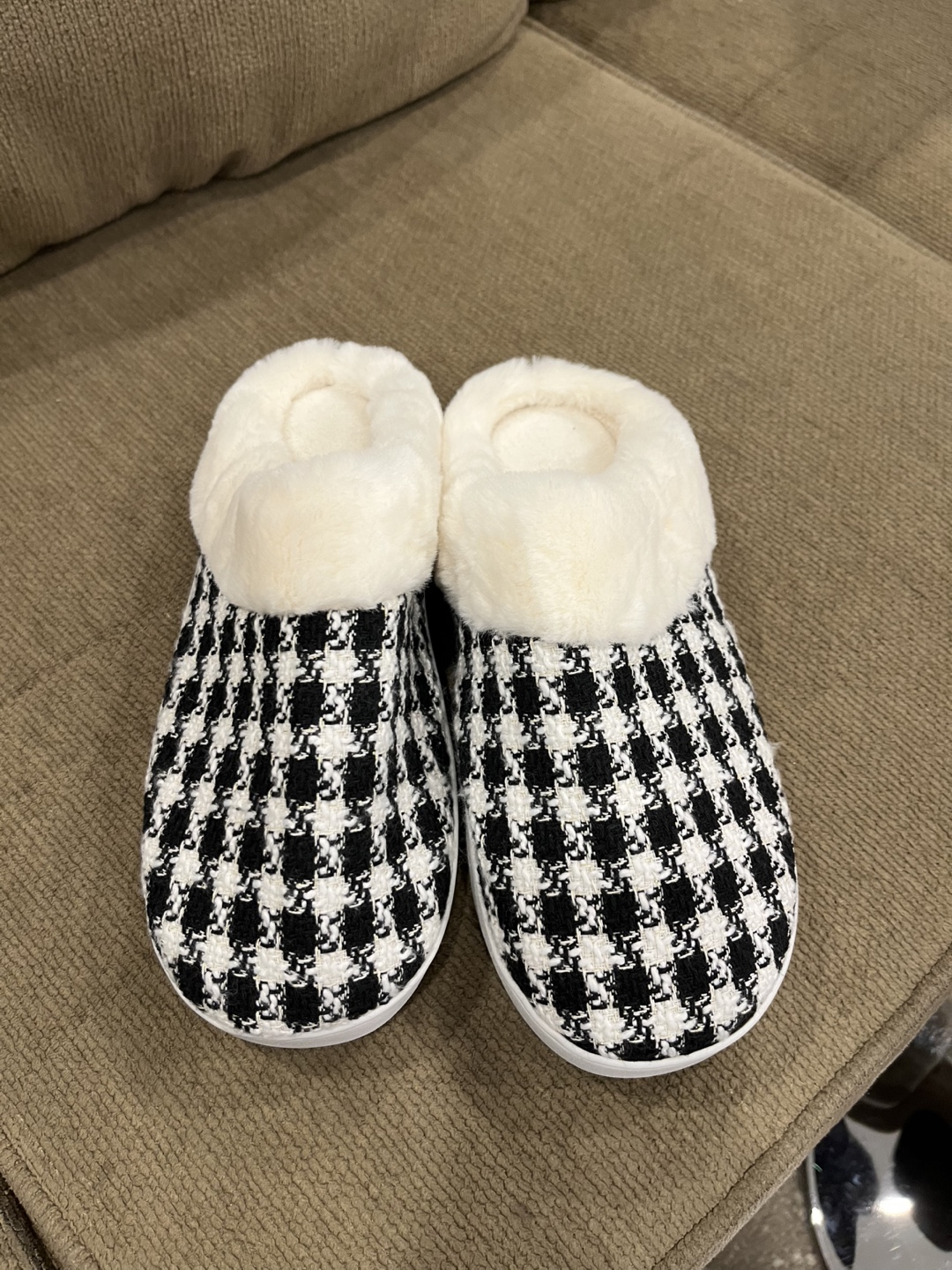 New Houndstooth Patterned Slippers