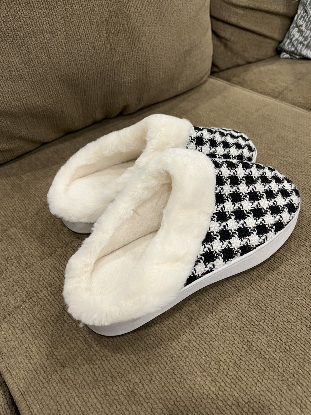 New Houndstooth Patterned Slippers - photo 2
