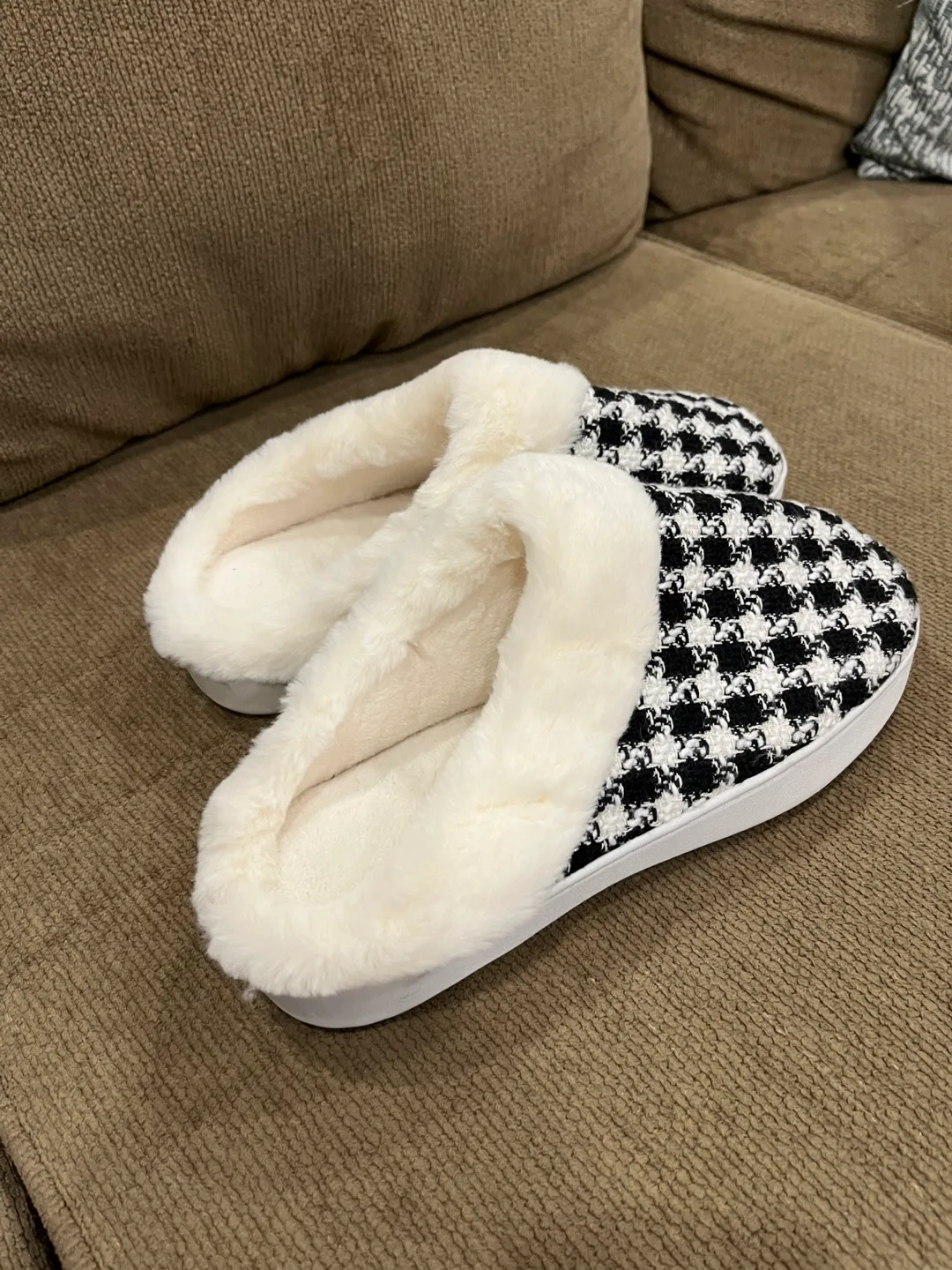 New Houndstooth Patterned Slippers image indicator(2)