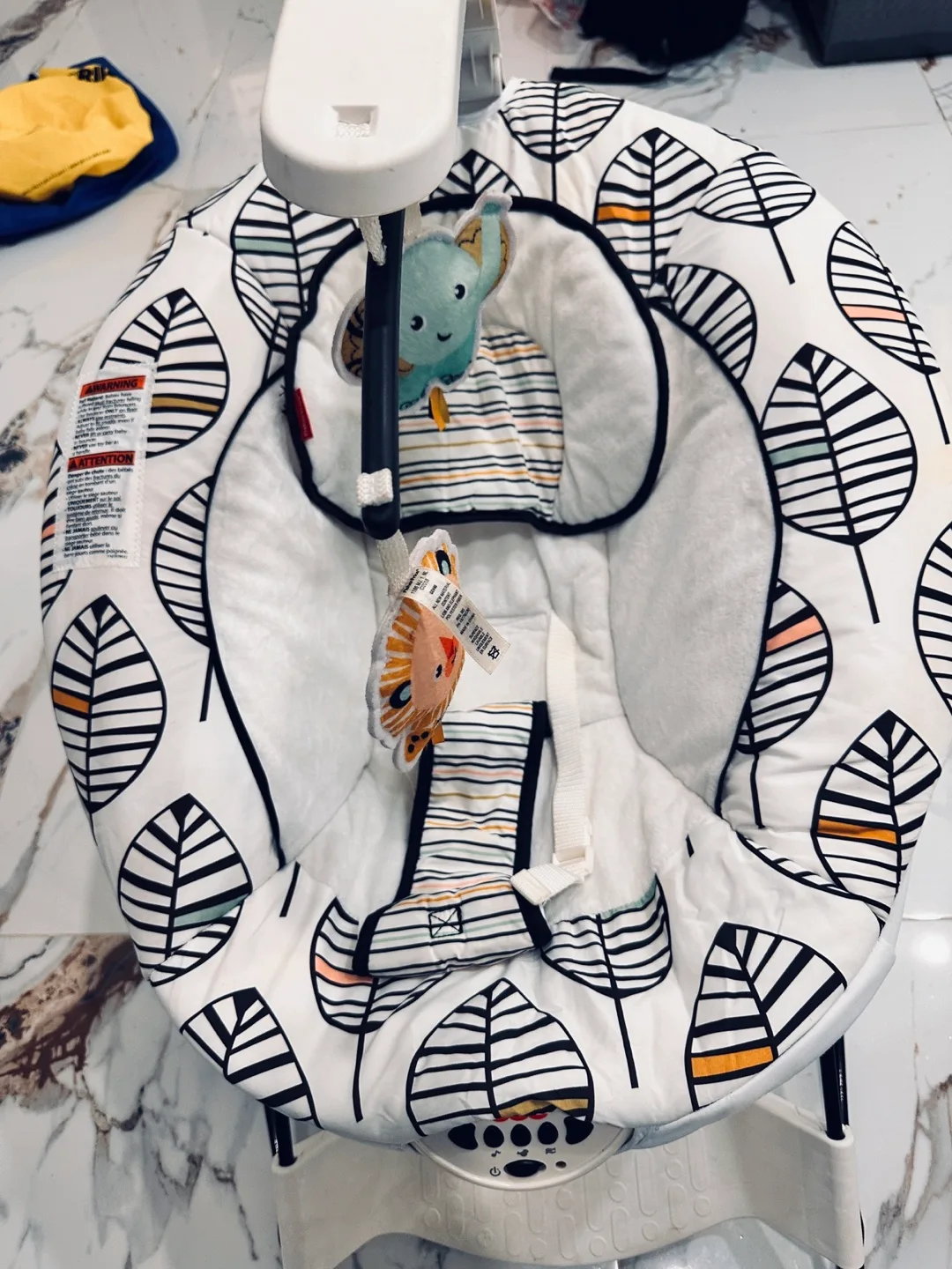 Fisher-Price Baby Bouncer with Toys image indicator(3)