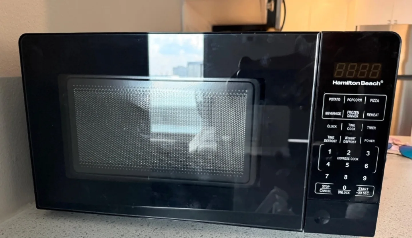 Hamilton Beach 0.7 cu ft Microwave - Black image indicator(5)