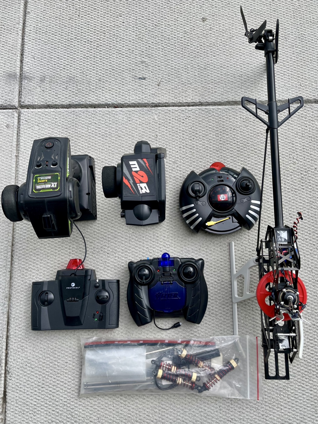 RC Controllers & Parts - photo 2