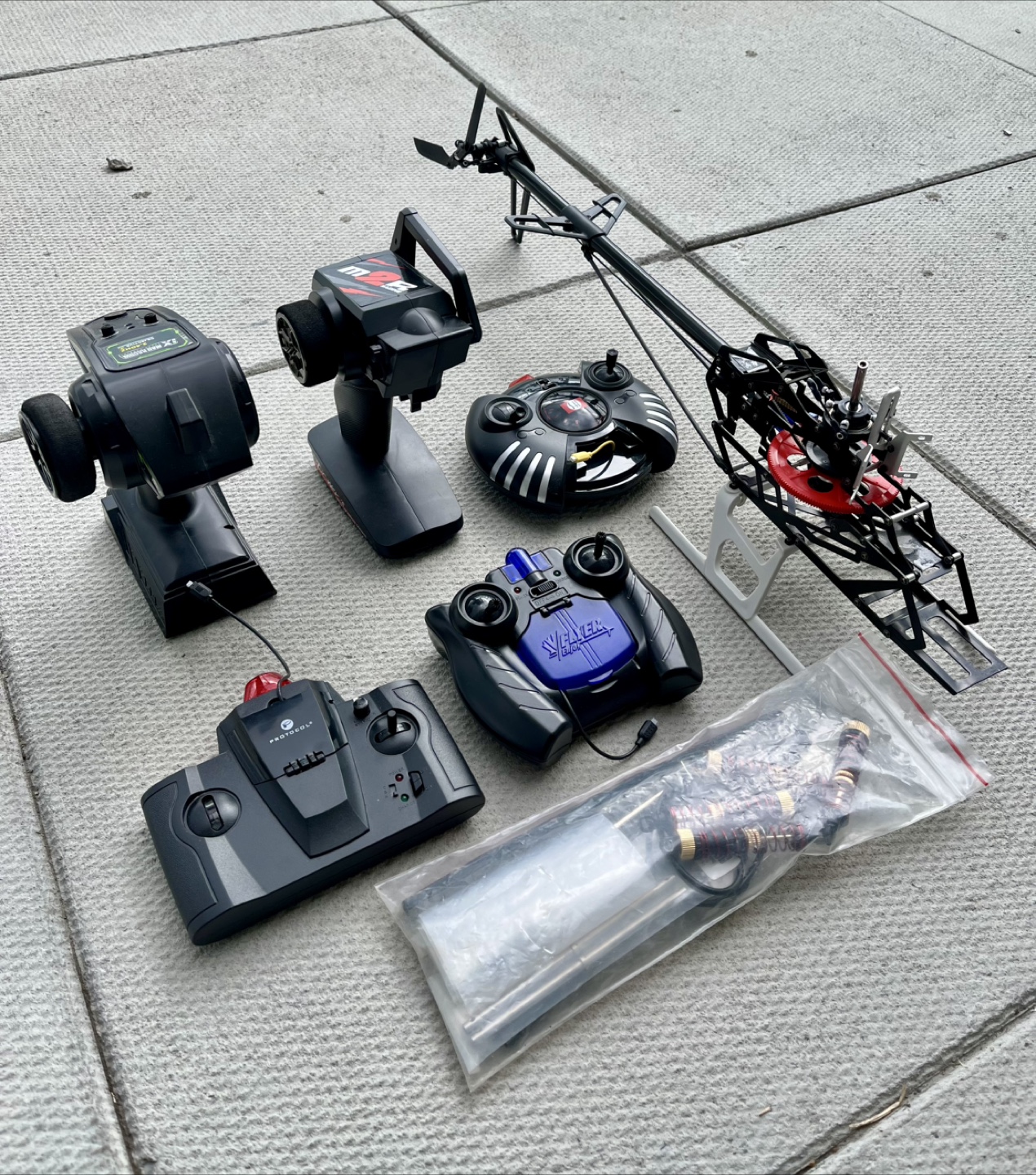 RC Controllers & Parts - photo 3