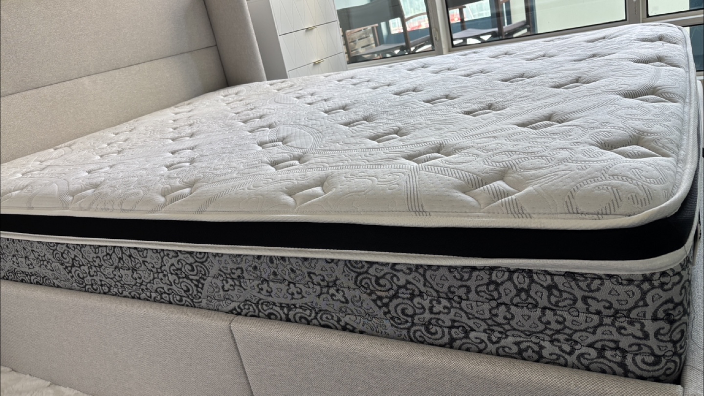 Kingsdown Mattress Queen size like new (Sleep country) - photo 3