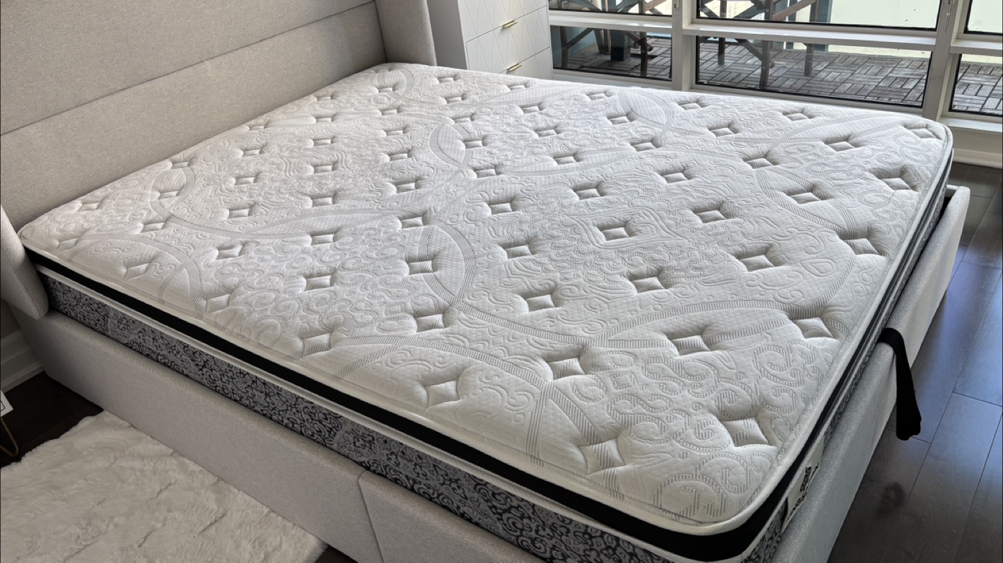 Kingsdown Mattress Queen size like new (Sleep country) - photo 4