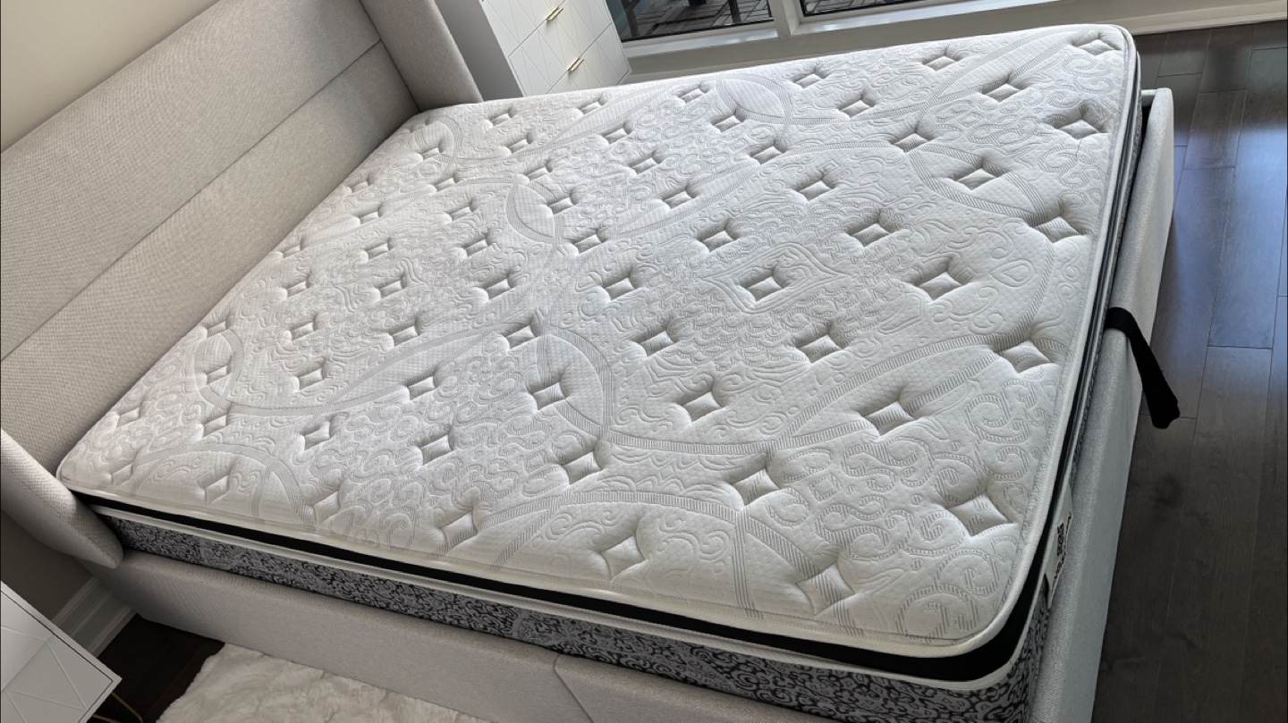 Kingsdown Mattress Queen size like new (Sleep country) - photo 5
