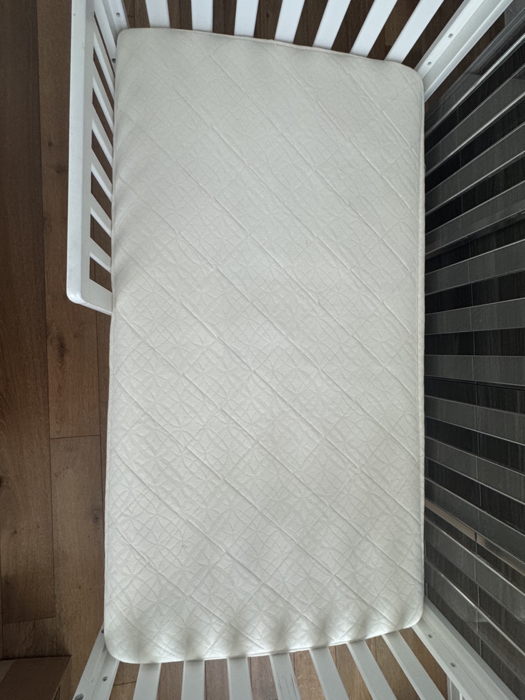 Baby crib and mattress - photo 4