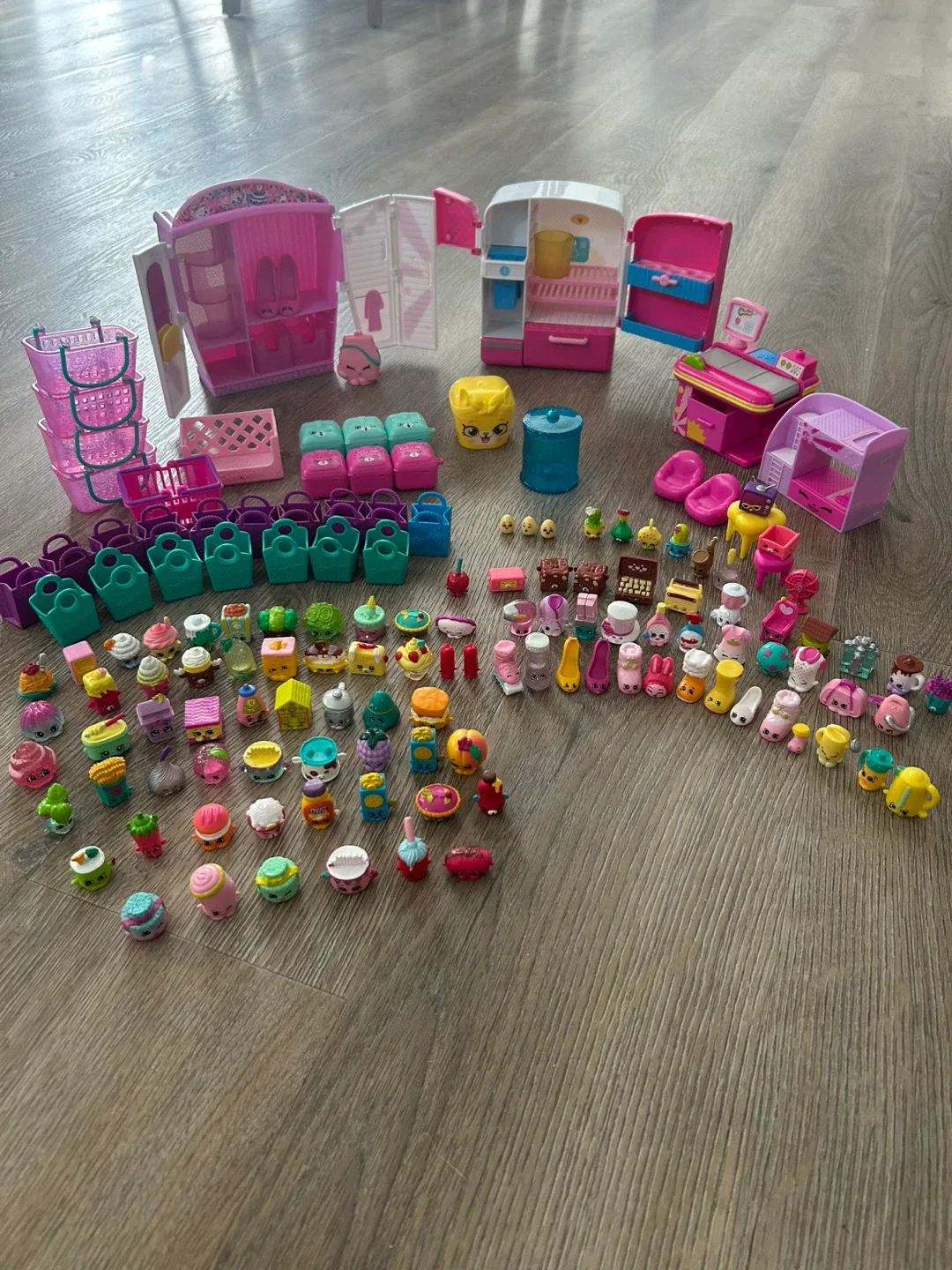 Shopkins Figures & Playsets Bundle thumbnail