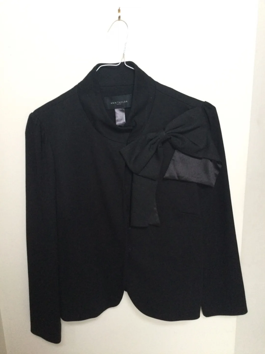 Ladies Ann Taylor Black Blazer - Size XL thumbnail