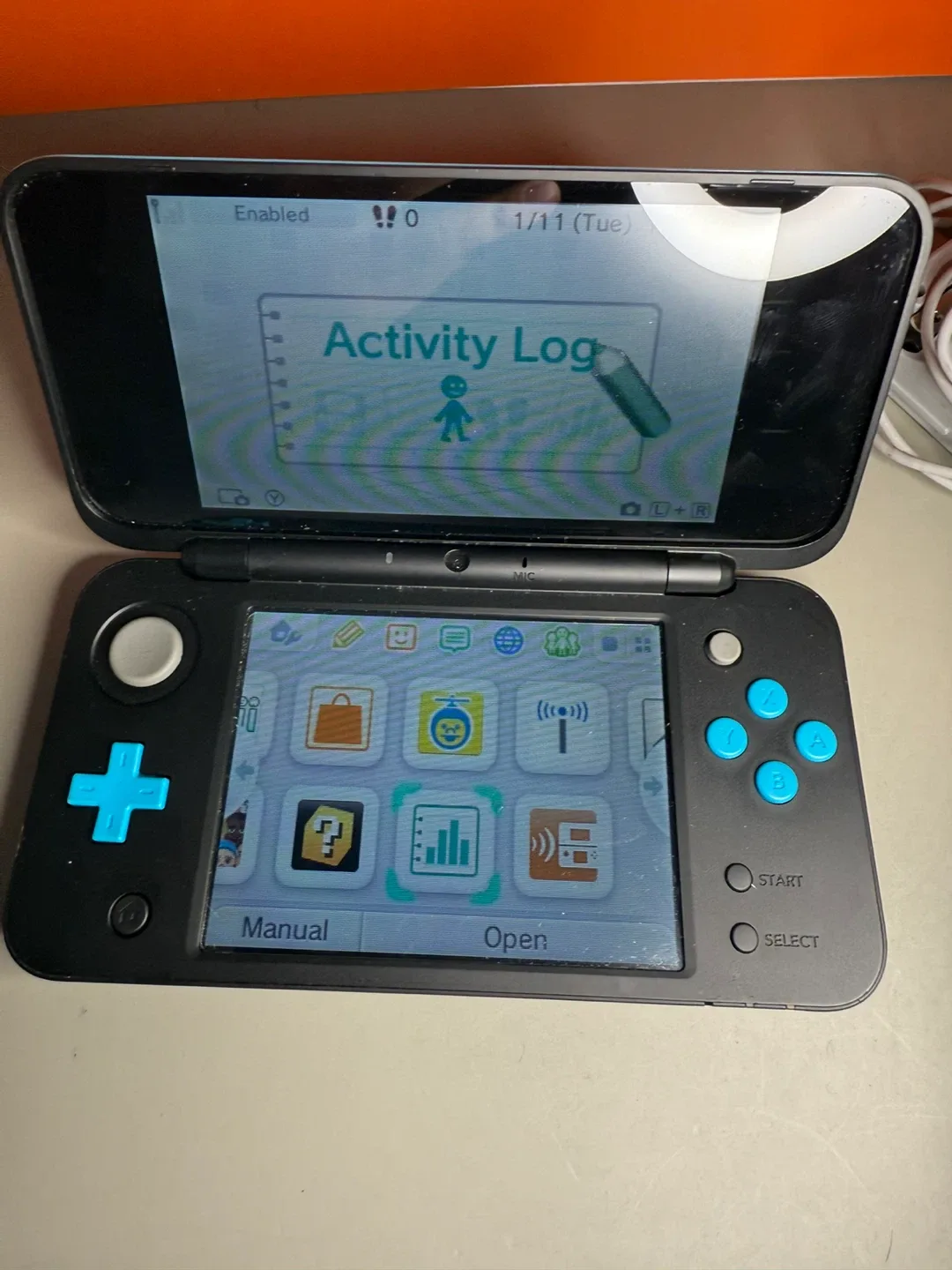 New Nintendo 2DS XL Mint Condition For Sale! image indicator(4)