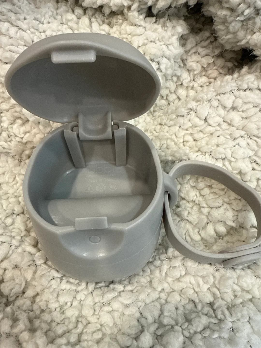 Ubbi Pacifier Holder Case & microwavable pacifier holder image indicator(2)