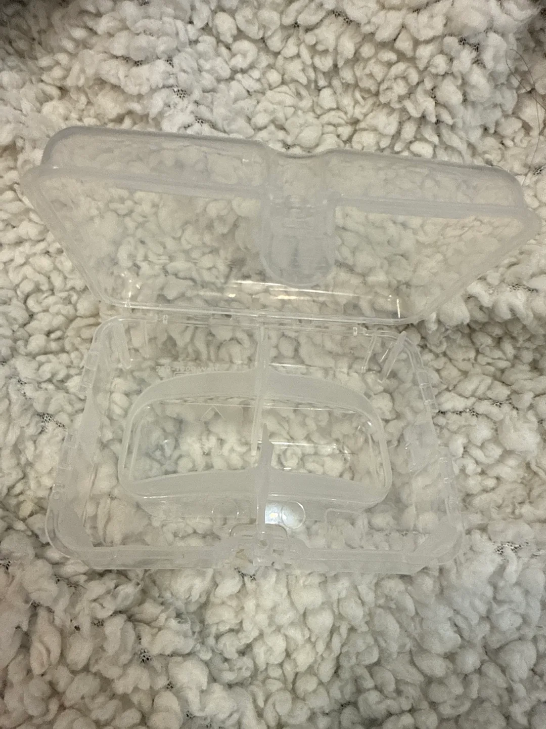 Ubbi Pacifier Holder Case & microwavable pacifier holder image indicator(4)