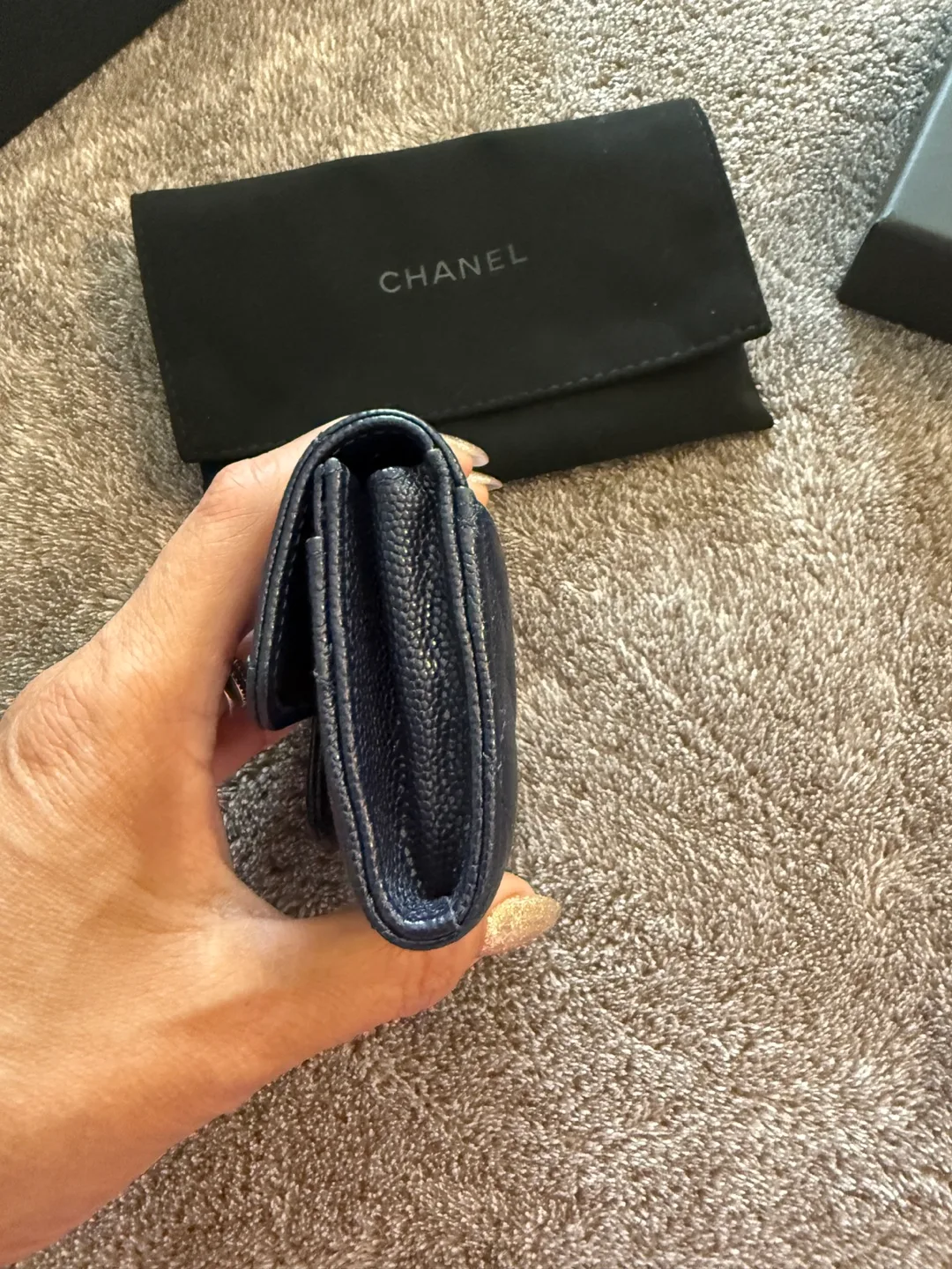 Chanel Caviar Leather Card Holder image indicator(7)
