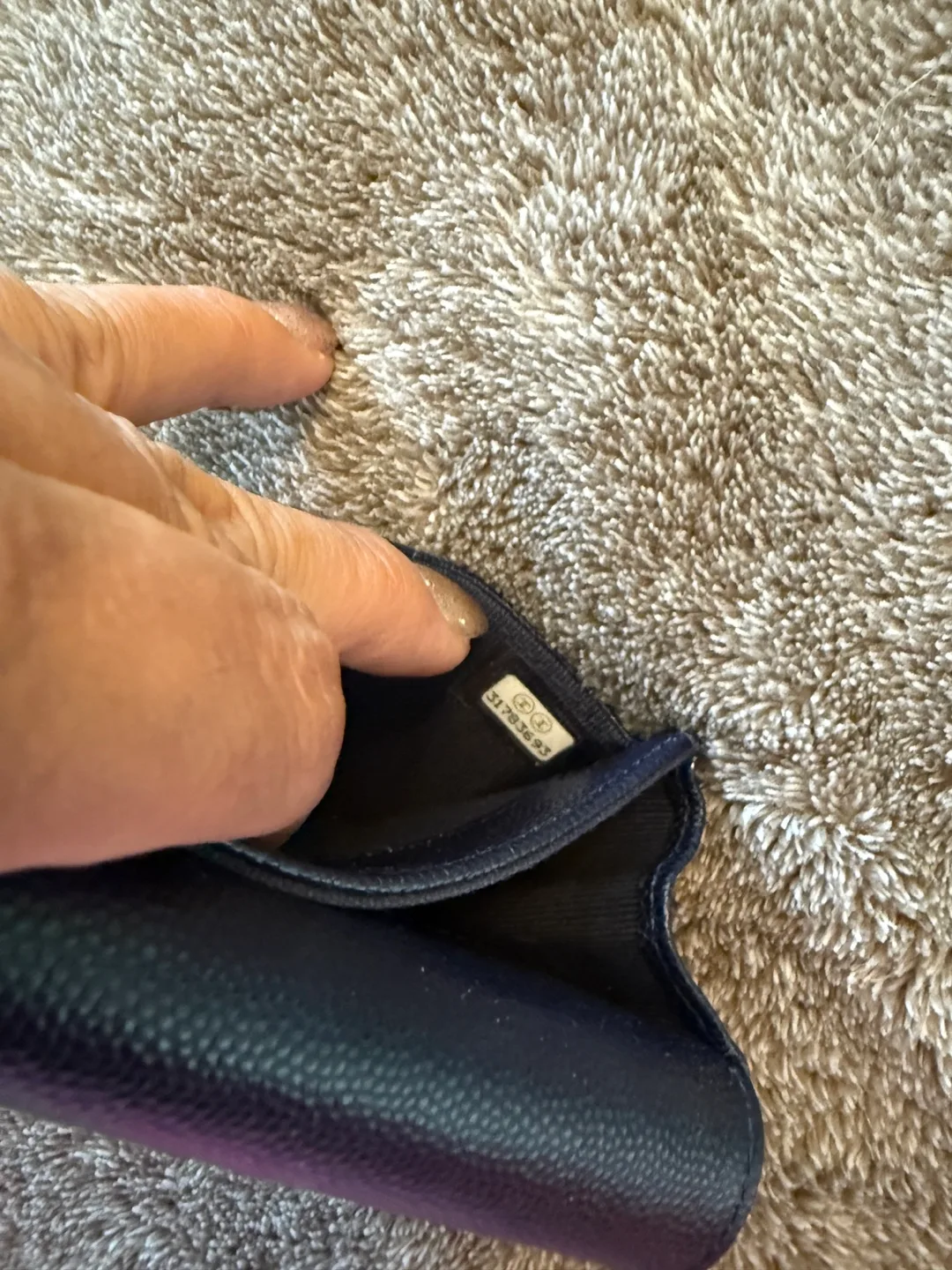 Chanel Caviar Leather Card Holder image indicator(3)