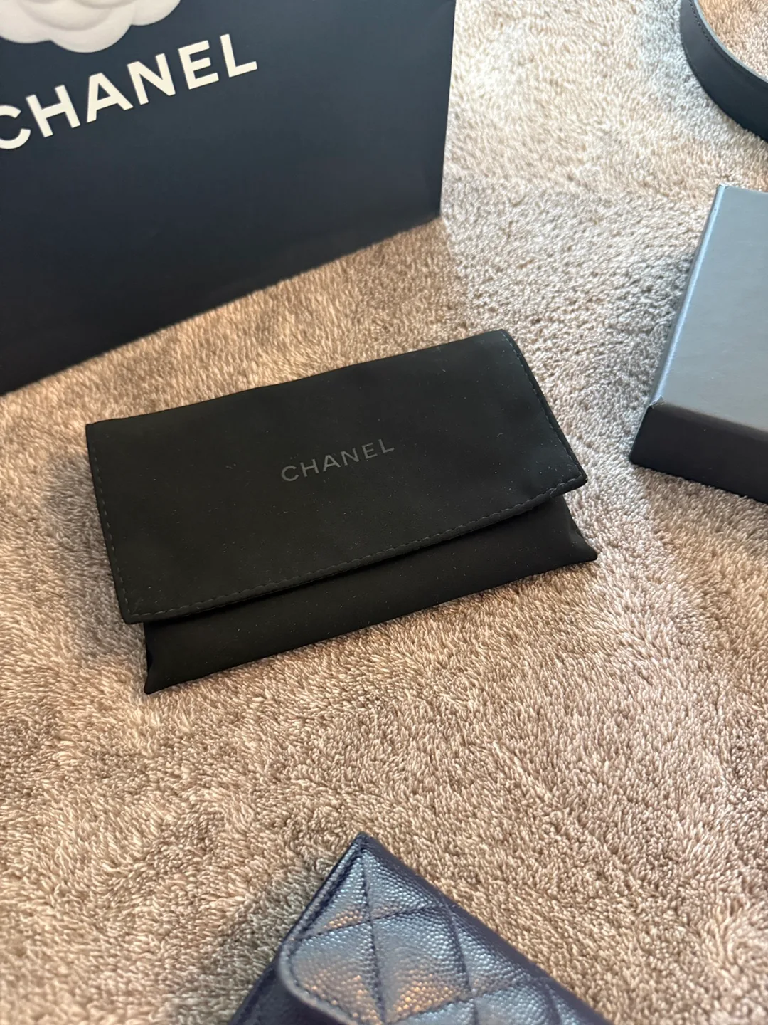 Chanel Caviar Leather Card Holder image indicator(9)