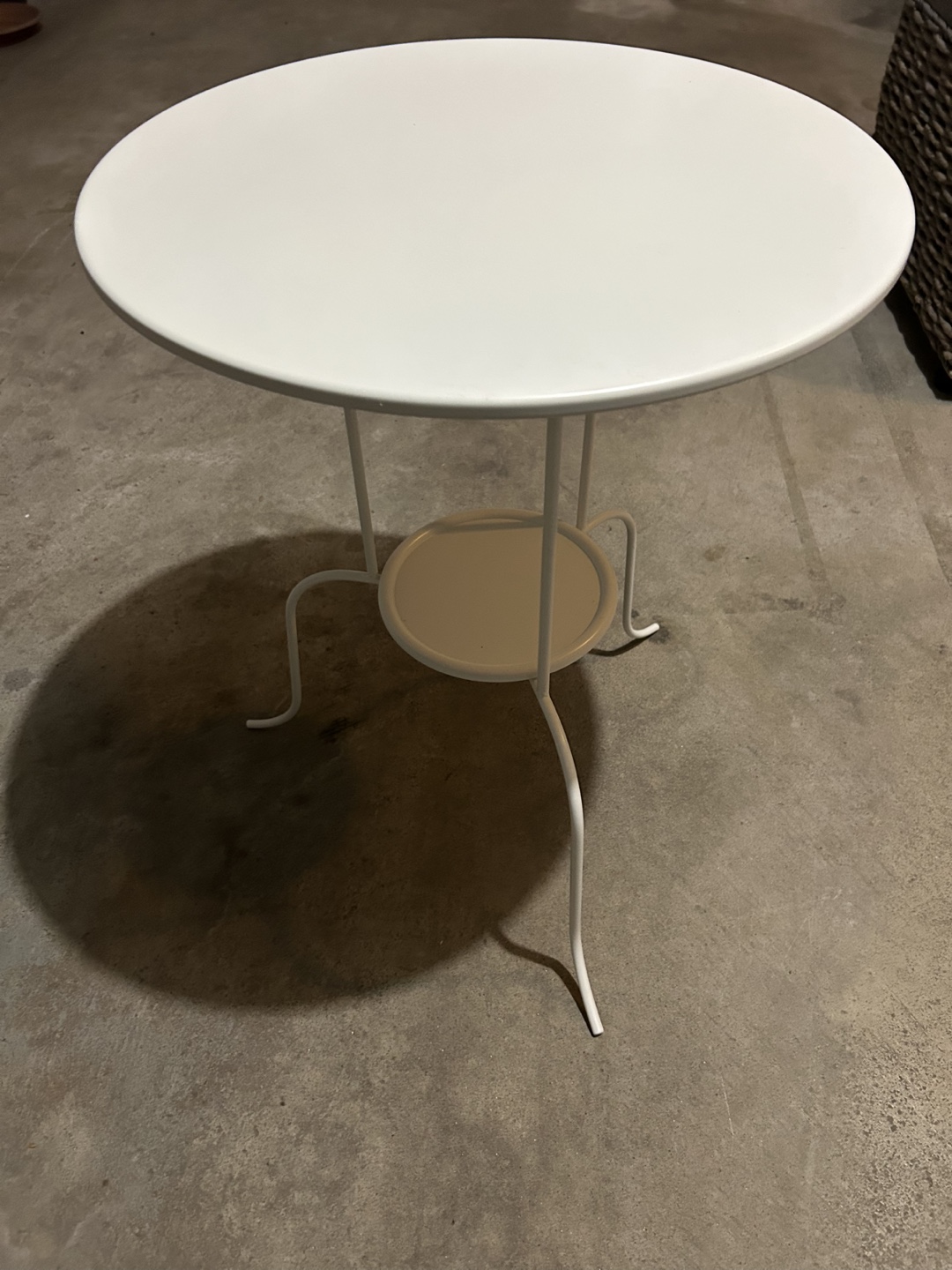 White Round Side Table - photo 2