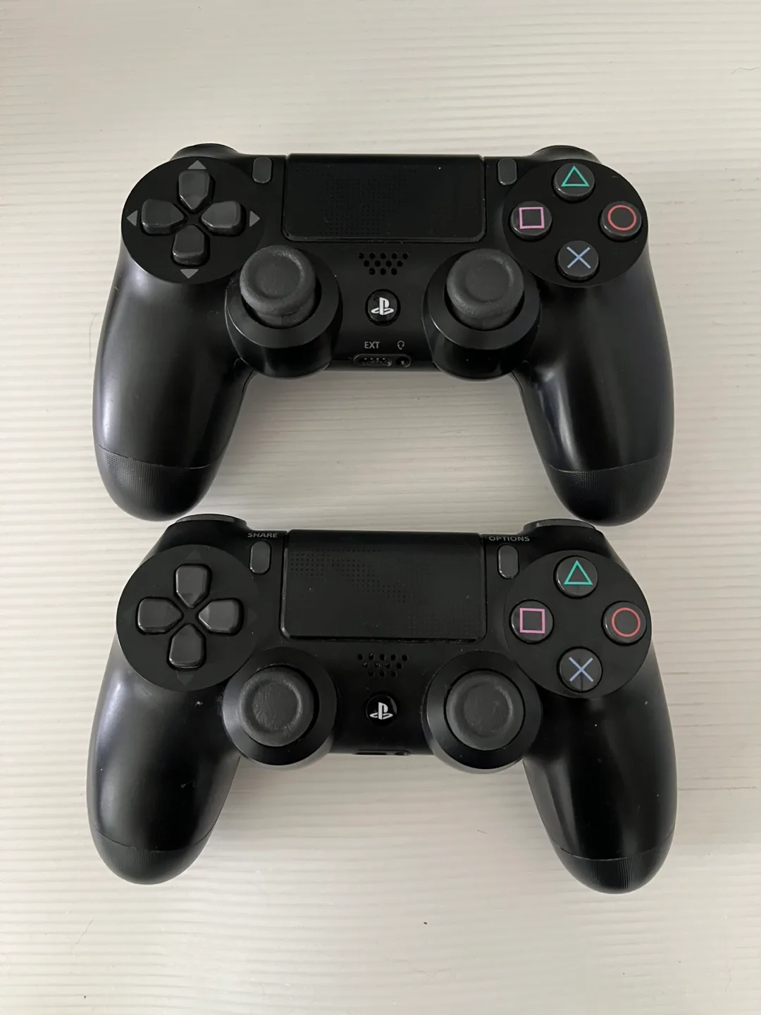 PlayStation 4 DualShock Controller - Black thumbnail