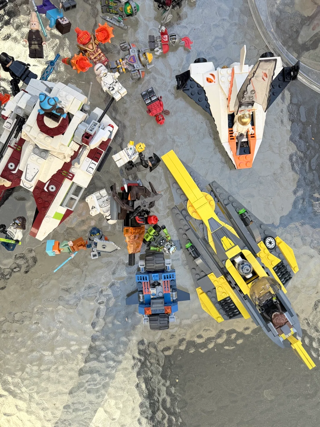 Mixed LEGO Sets & Figures image indicator(3)