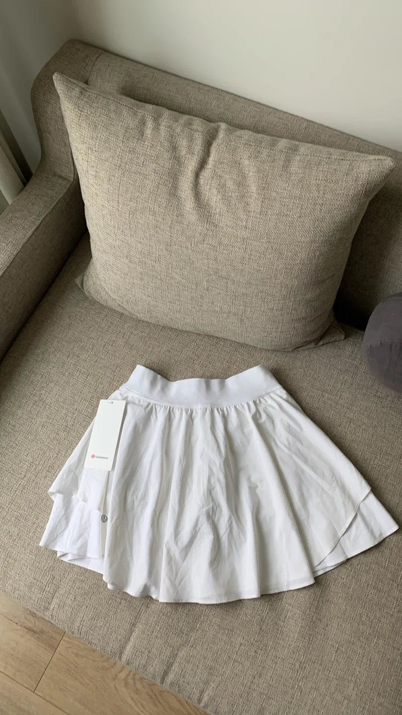 BNWT Lululemon Court Rival High-Rise Skirt White- Size 4 image indicator(3)