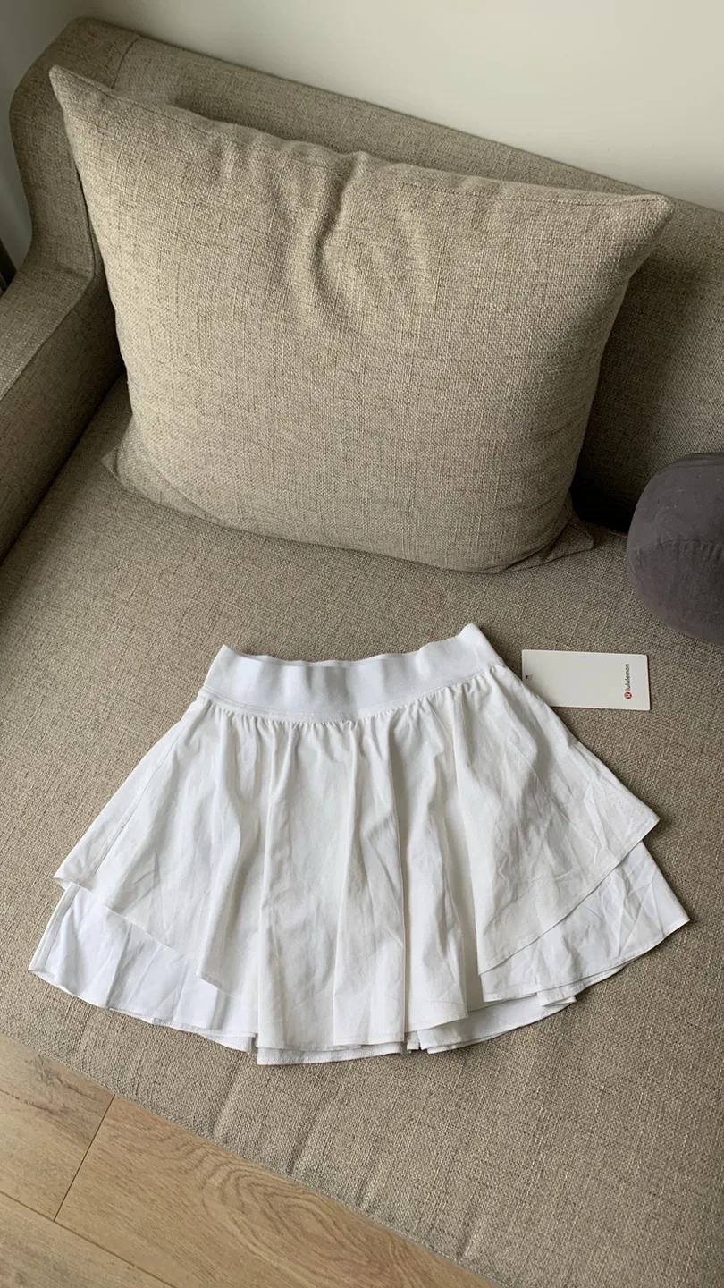BNWT Lululemon Court Rival High-Rise Skirt White- Size 4 image indicator(2)